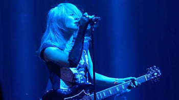 Charlotte Sands joins the Gibson Artist Spotlight program