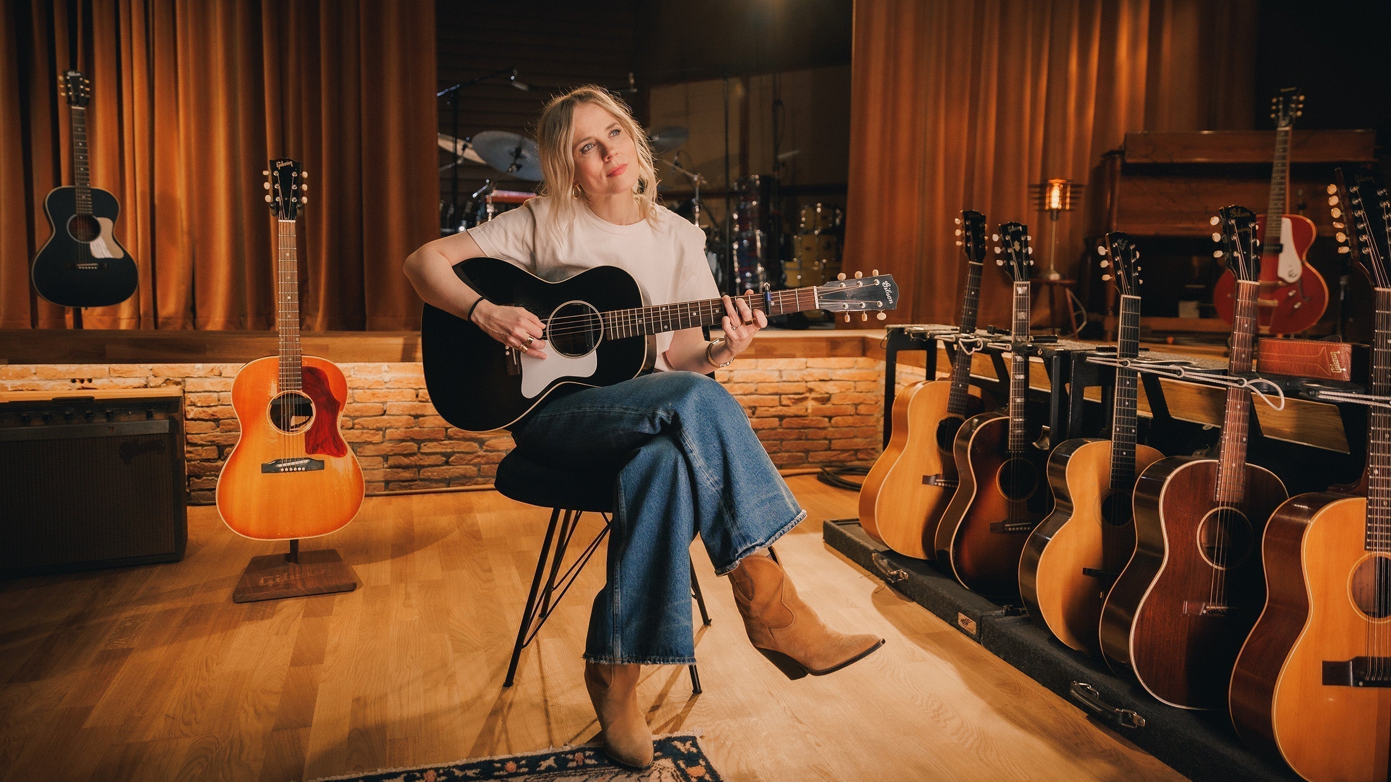 100 Years of Gibson Flat-Tops: Ilse DeLange and her Gibson Custom L-00