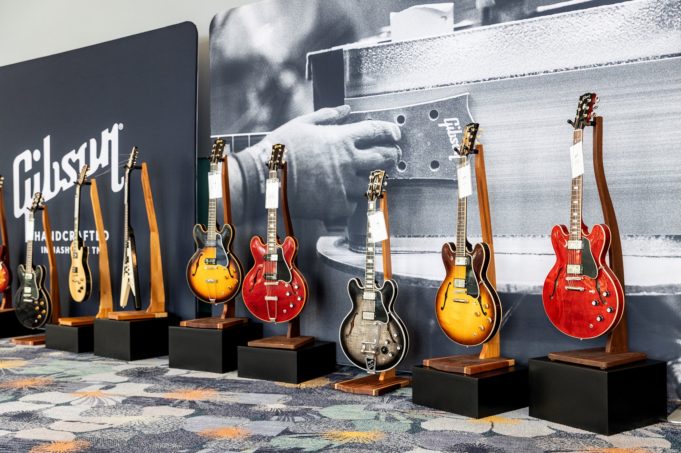 Gibson e Epiphone: 100 anni di flat-top e nuove elettriche che guardano al "futuro"