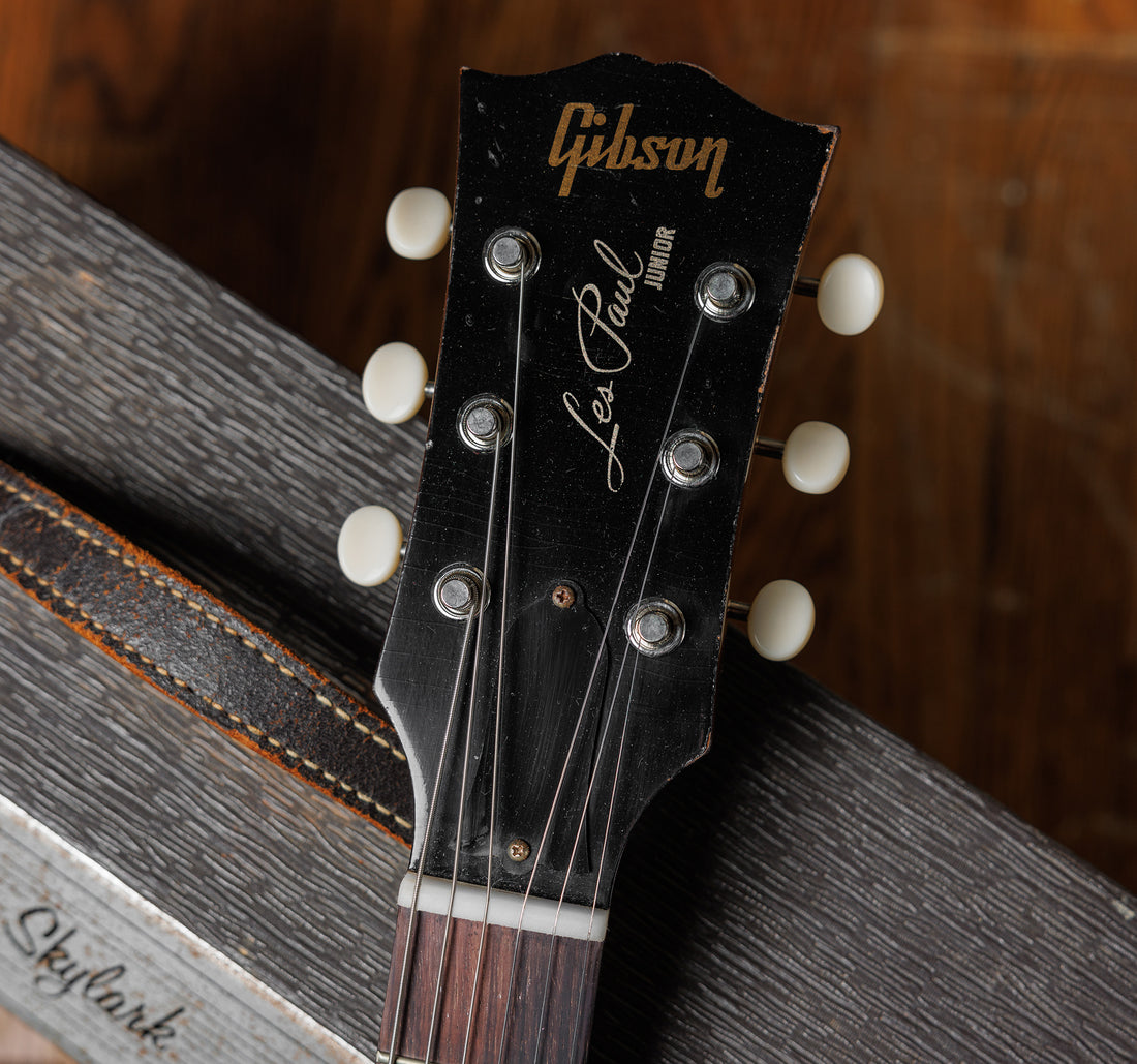 Headstock detail of Gibson Custom Select 1957 Les Paul Junior Reissue with Bigsby
