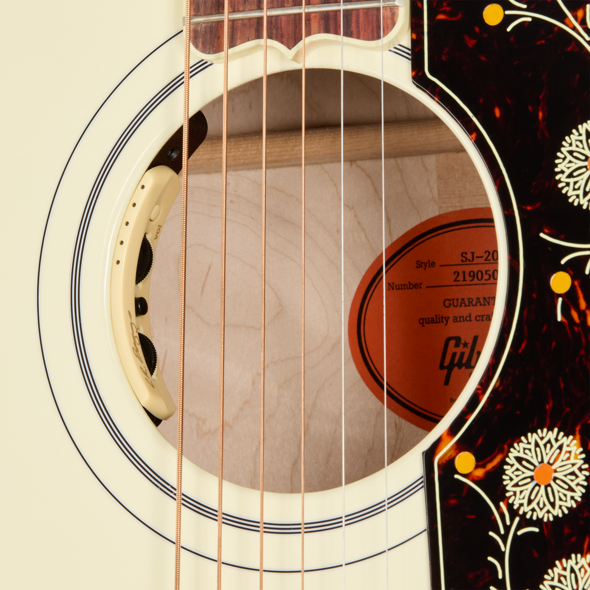 Gibson SJ-200 Standard, Left-Handed, Classic White Acoustic Guitar Gibson