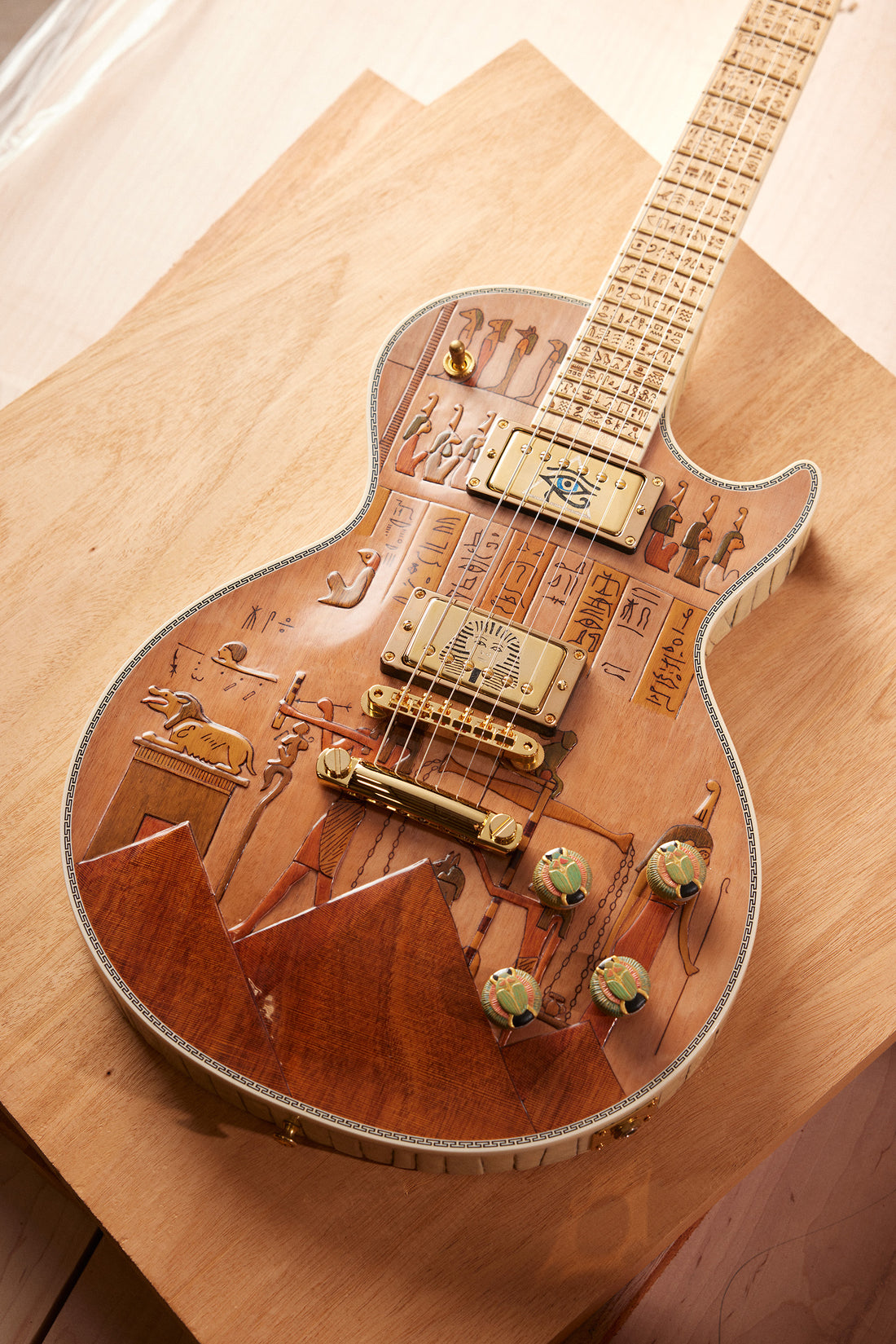 Gibson Custom Master Artisan Les Paul Custom Egyptian Sands