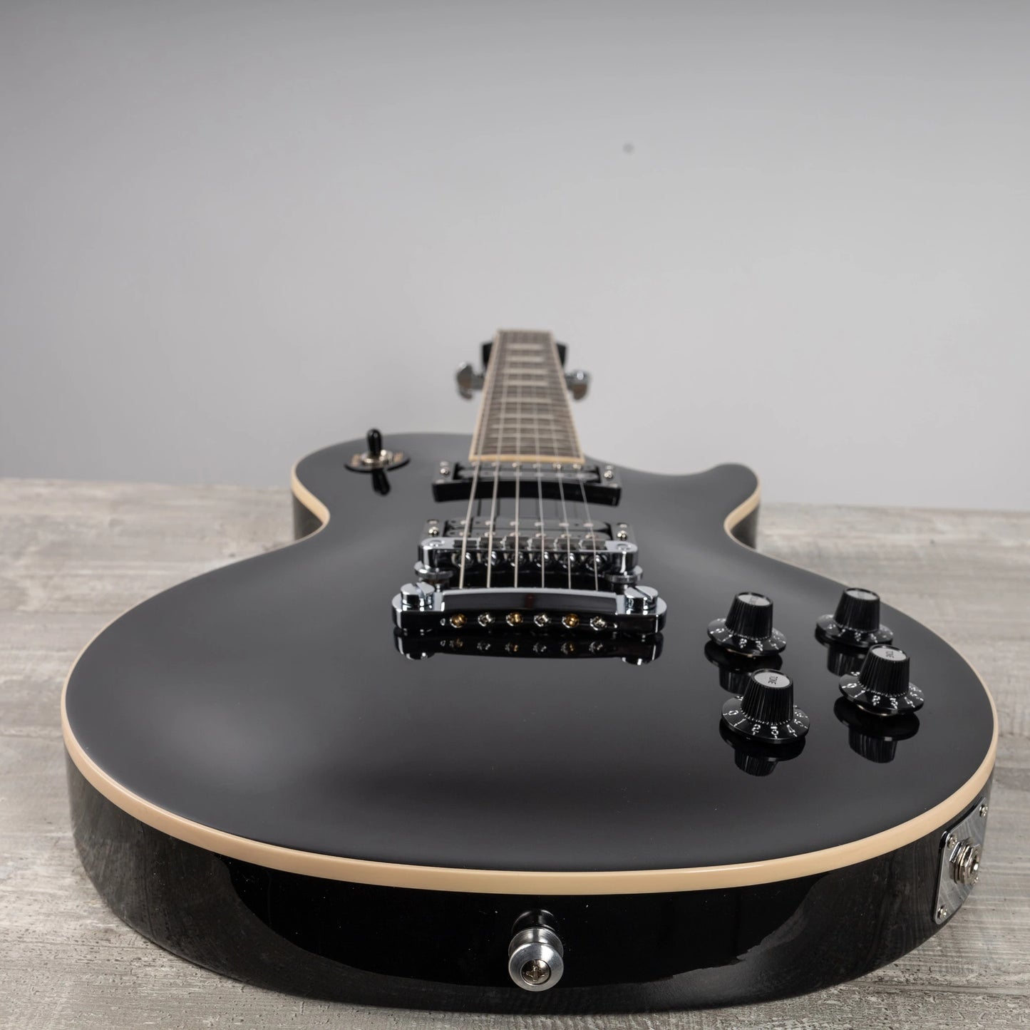 Gibson Mod™ Collection Les Paul Classic, Ebony | Gibson Mod™ Collection Electric Guitar Gibson Mod™ Collection
