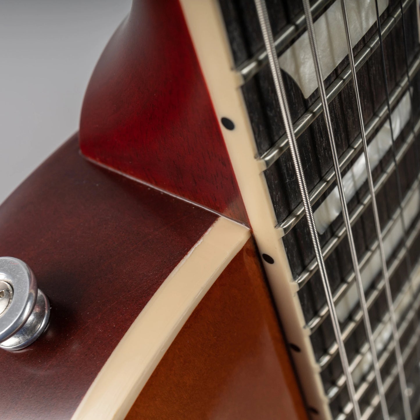 Gibson Mod™ Collection Les Paul Standard 60s, Unburst Satin Back | Gibson Mod™ Collection, Unburst with Satin Back Electric Guitar Gibson Mod™ Collection