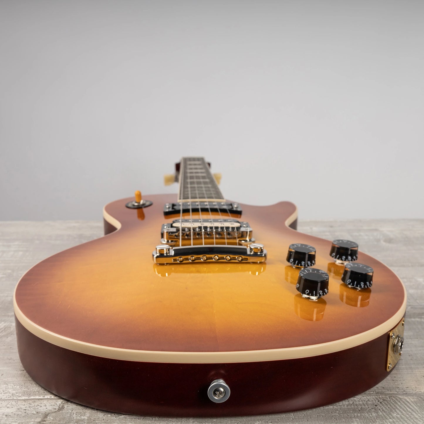 Gibson Mod™ Collection Les Paul Standard 60s, Unburst Satin Back | Gibson Mod™ Collection, Unburst with Satin Back Electric Guitar Gibson Mod™ Collection