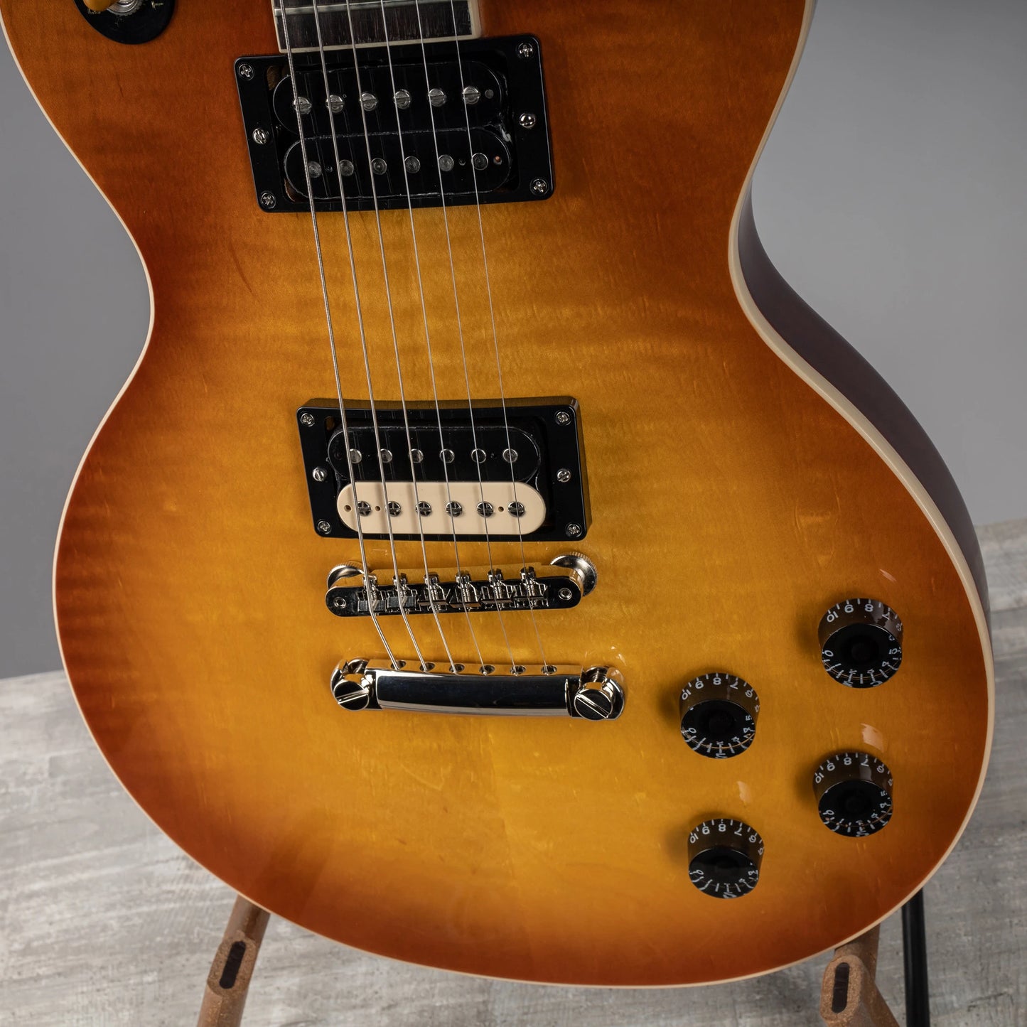 Gibson Mod™ Collection Les Paul Standard 60s, Unburst Satin Back | Gibson Mod™ Collection, Unburst with Satin Back Electric Guitar Gibson Mod™ Collection